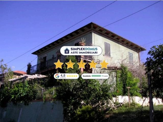 Case e ville in vendita di 221 m² in Via Senese
