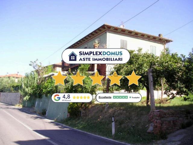 Case e ville in vendita di 221 m² in Via Senese