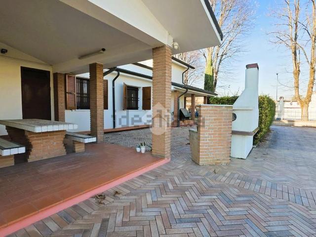 Case e ville in vendita di 221 m² in Via Rimembranze, 8