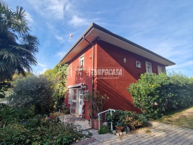 Case e ville in vendita di 221 m² in Strada Sopra Paerno, 4