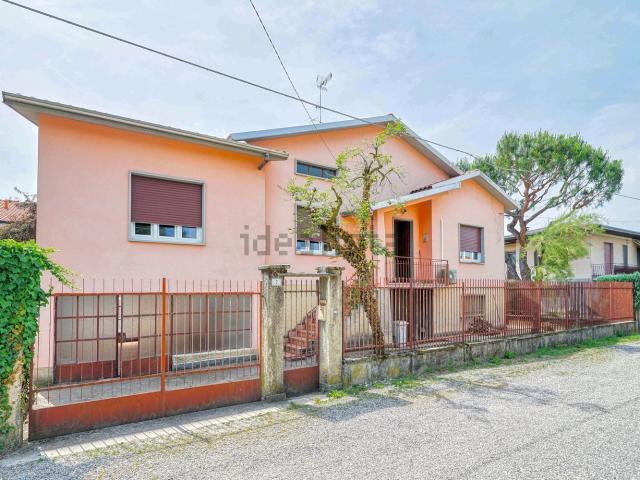 Case e ville in vendita di 222 m² in Via Annibal Caro, 7