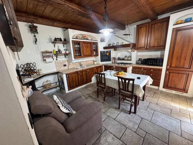Case e ville in vendita di 222 m² in Via Buccari