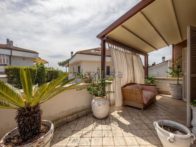 Case e ville in vendita di 222 m² in Via Frassinoro