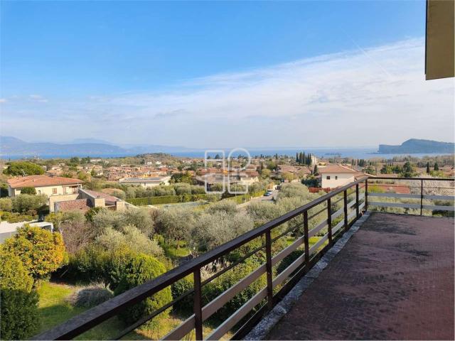 Case e ville in vendita di 222 m² in Via Ortal