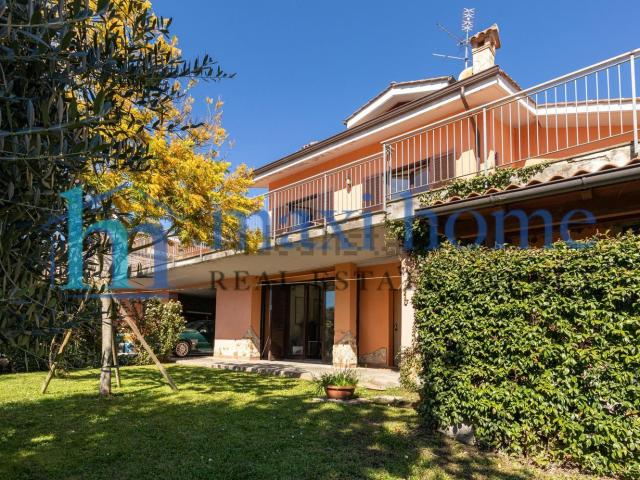 Case e ville in vendita di 222 m² in Via Pian dell&apos Olmo