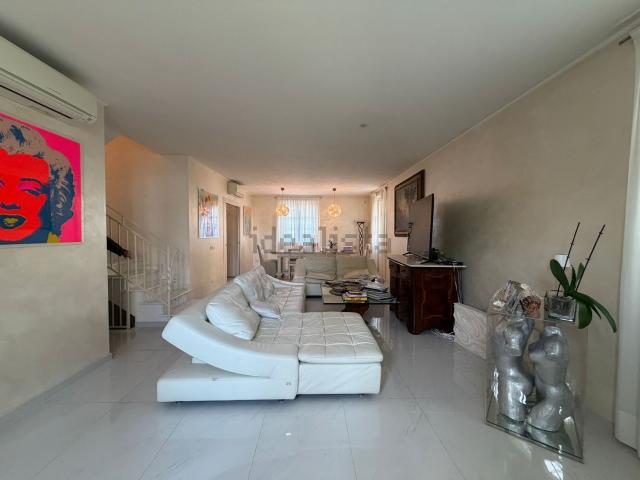 Case e ville in vendita di 222 m² in Via Roma, 122