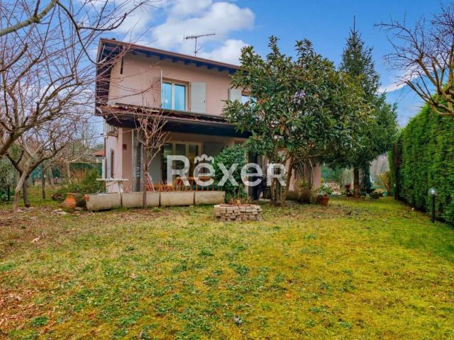 Case e ville in vendita di 222 m² in Via Val di Sur, 53