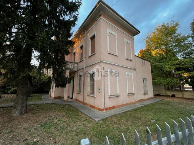 Case e ville in vendita di 222 m² in Viale Virgilio, 18