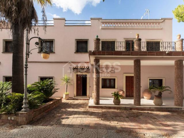 Case e ville in vendita di 223 m² in Via Gela, 3