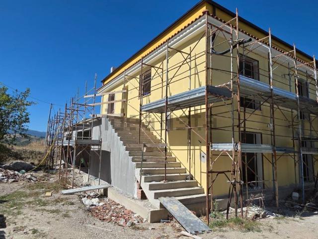 Case e ville in vendita di 223 m² in Via Provinciale, 4