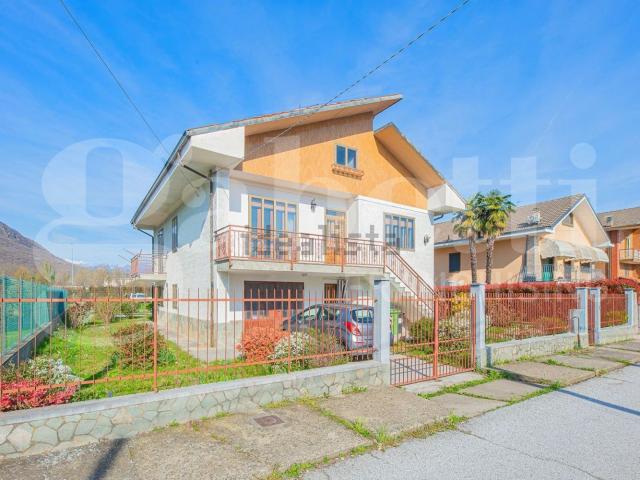 Case e ville in vendita di 223 m² in Via Venezia, 14