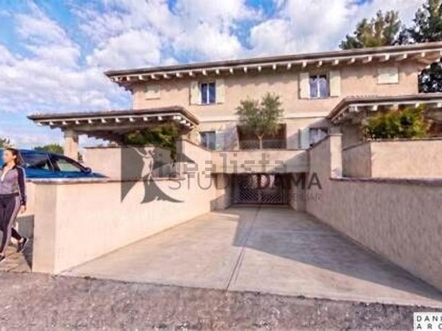 Case e ville in vendita di 224 m²