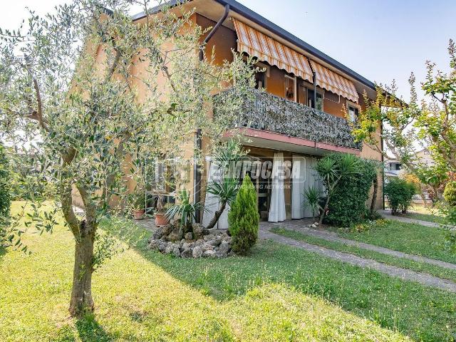 Case e ville in vendita di 327 m²