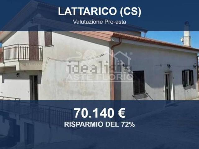 Case e ville in vendita di 224 m² in Via Bernardino Telesio, 12