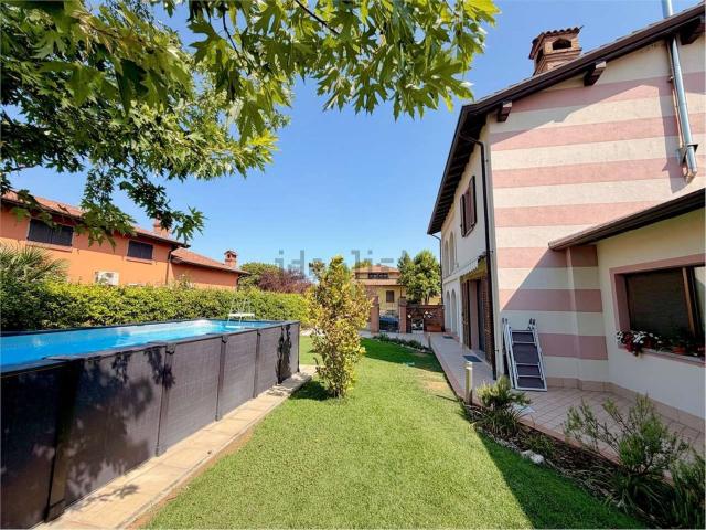 Case e ville in vendita di 224 m² in Via Gramsci, 7