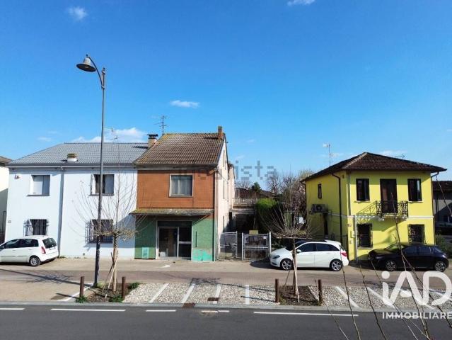Case e ville in vendita di 224 m² in Via Roma, 72