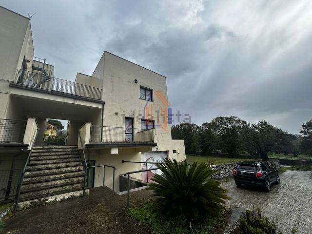 Case e ville in vendita di 224 m² in Via Torrecosta, 32