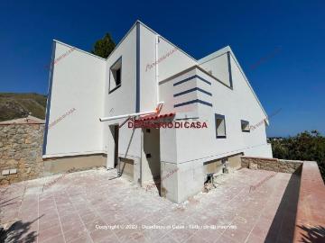 Case e ville in vendita di 224 m² in Contrada Ponte di Chiavetta