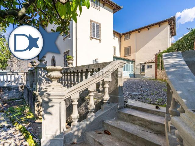 Case e ville in vendita di 2254 m² in Via del Parco, 85