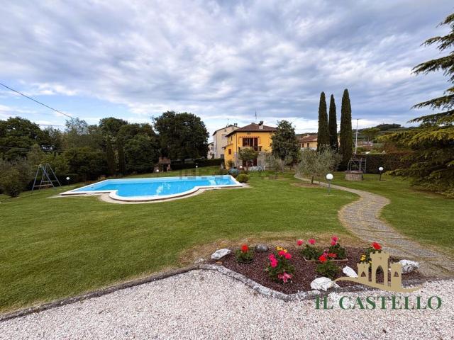 Case e ville in vendita di 225 m² in Via Garibaldi