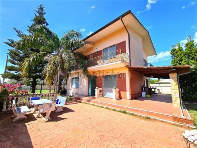 Case e ville in vendita di 225 m² in Via Colle San Magno