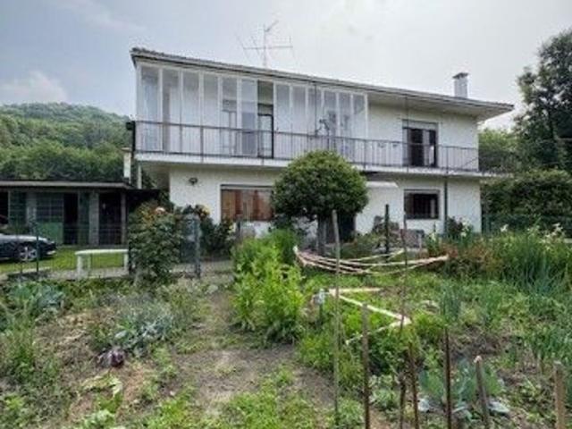 Case e ville in vendita di 225 m² in Via Circonvallazione