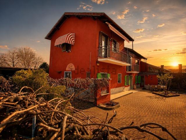 Case e ville in vendita di 225 m² in Via Cuneo, 97
