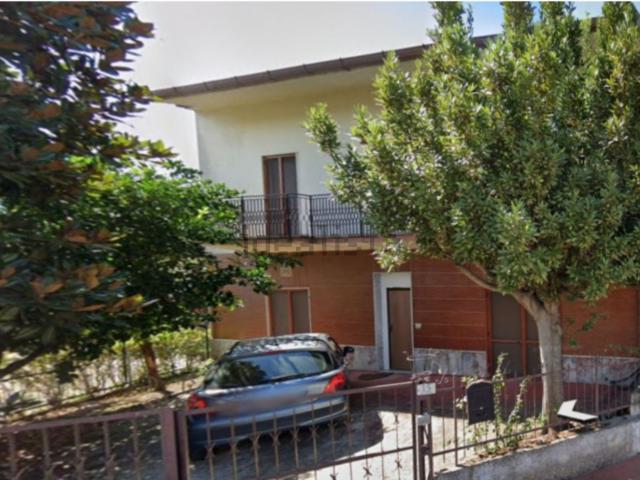 Case e ville in vendita di 225 m² in Via Gioia