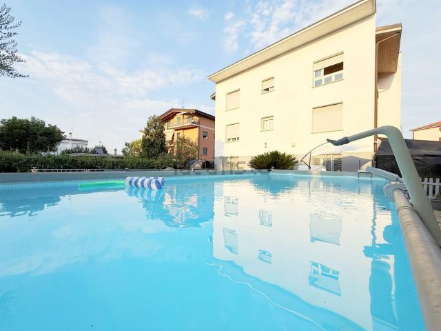 Case e ville in vendita di 225 m² in Via degli Aceri, 46