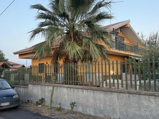 Case e ville in vendita di 225 m² in Via del Cormorano, 13