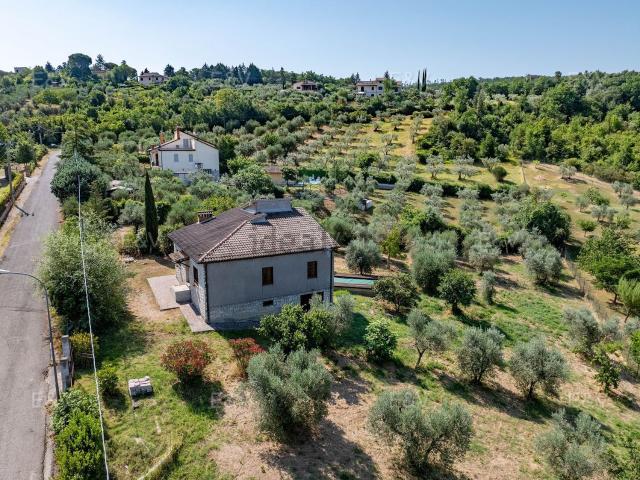 Case e ville in vendita di 225 m² in Via della Fratta