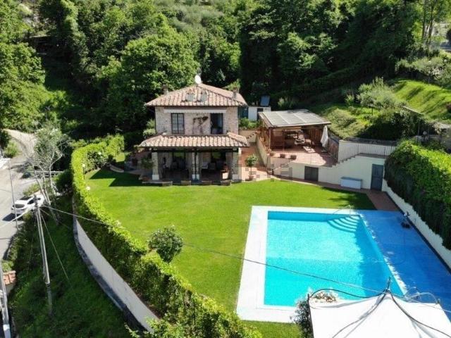 Case e ville in vendita di 225 m² in Via delle Silerchie