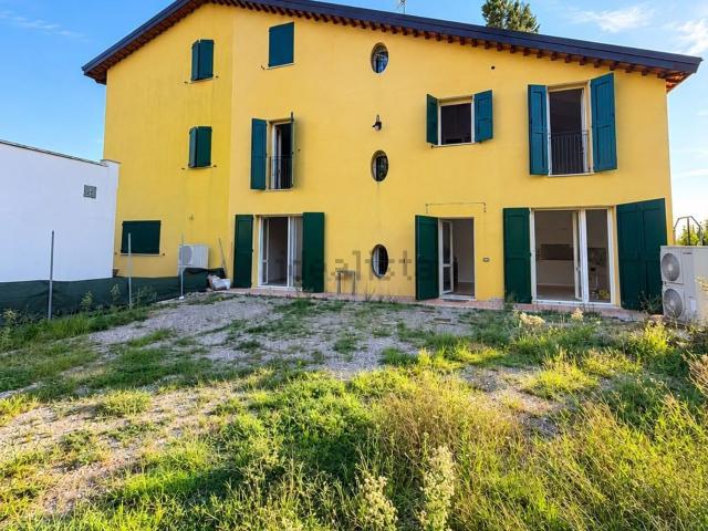 Case e ville in vendita di 225 m² in Via di Sotto, 45
