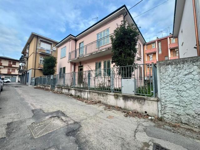 Case e ville in vendita di 225 m² in Via Fratelli Cairoli, 9