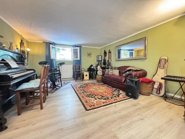 Case e ville in vendita di 225 m² in Via Ippolito Nievo