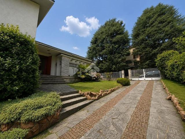 Case e ville in vendita di 225 m² in Via Monte Giardino, 9