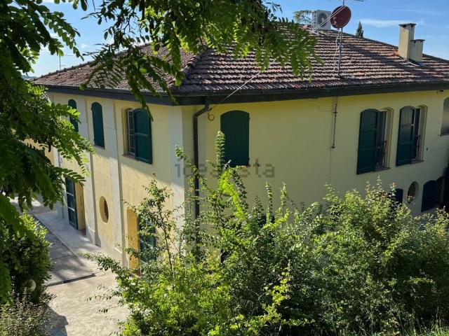 Case e ville in vendita di 225 m² in Via Montecalvo, 6