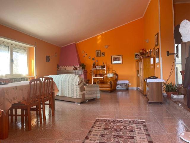 Case e ville in vendita di 225 m² in Via Montelanico, 11