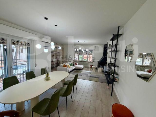 Case e ville in vendita di 225 m² in Via Mario Angeloni, 1