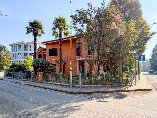 Case e ville in vendita di 273 m² in Via dell&apos Uva