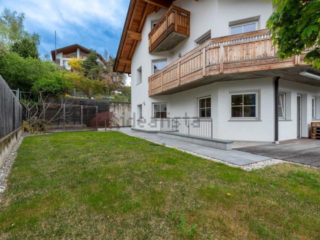 Case e ville in vendita di 225 m² in Via Schoadersweg