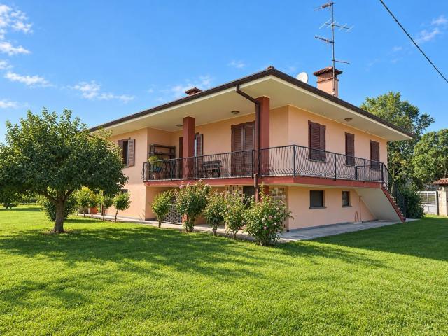 Case e ville in vendita di 225 m² in Via Pietro Zorutti, 67