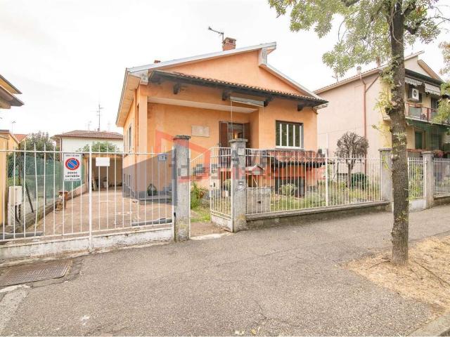Case e ville in vendita di 225 m² in Via Torino, 7