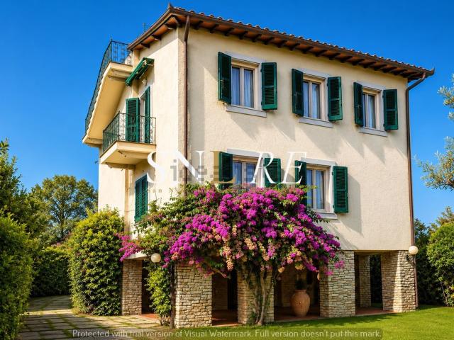 Case e ville in vendita di 225 m² in Via Trento