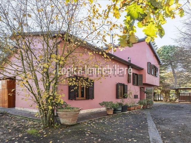 Case e ville in vendita di 225 m² in Viale di Circonvallazione