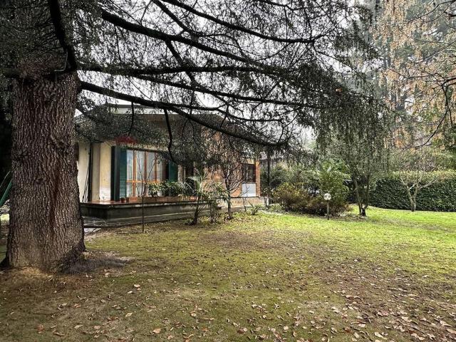 Case e ville in vendita di 225 m² in Viale Grigna, 29