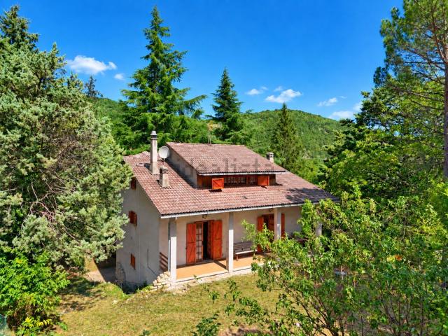 Case e ville in vendita di 225 m² in Contrada Brilli, 31