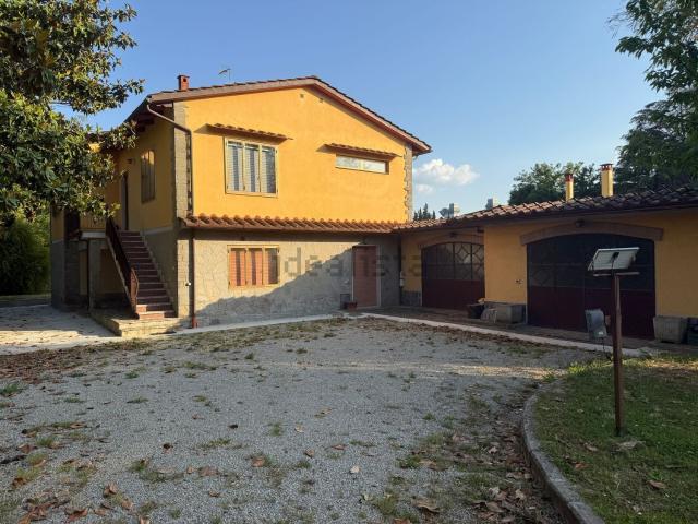 Case e ville in vendita di 225 m² in Piazza Cavour