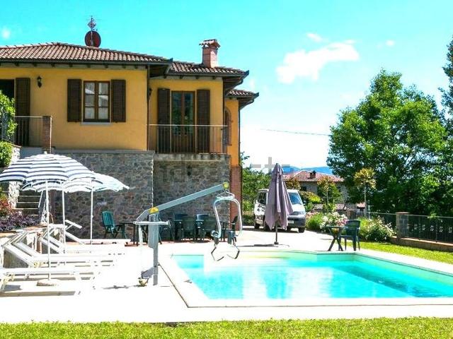 Case e ville in vendita di 225 m² in Strada Comunale di Monte Pigoli, 30