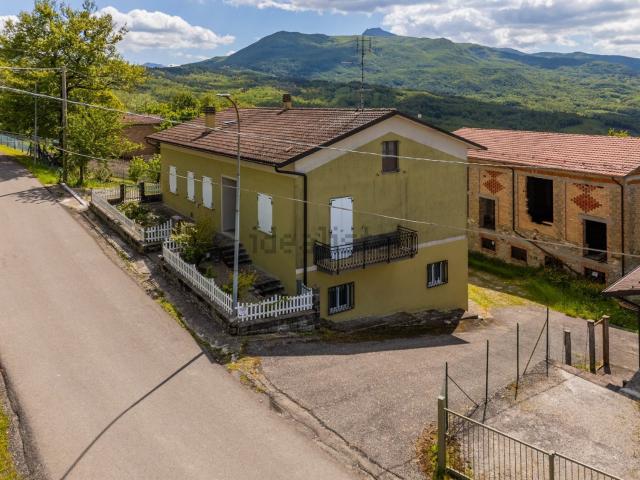 Case e ville in vendita di 226 m² in Via Cà di Scatola, 15